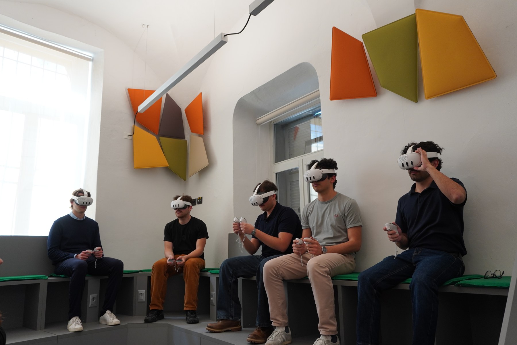 Can virtual reality help future managers build their digital skills? 